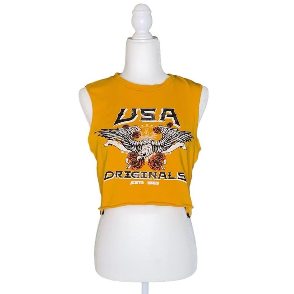SLEEVELESS GRAPHIC CROP TOP W/ CUTOUT RING SIDES · SIZE M